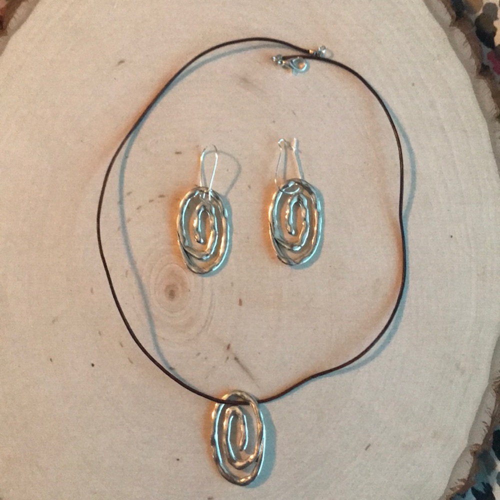Leather necklace with silver pendant with earrings